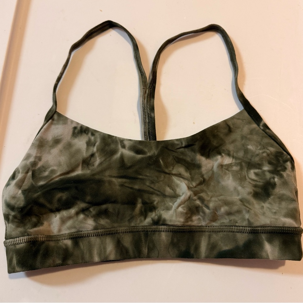 Lululemon Flow Y Nulu Bra: A–C Cup
Diamond Dye Light Sage Medium Olive